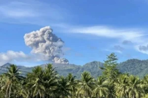 gunung-dukono-tiga-nyawa-melayang-di-tengah-hujan-material-vulkanik